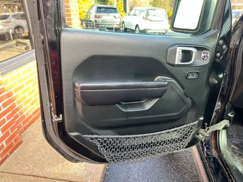 Used 2021 Jeep Wrangler Unlimited Rubicon w/ Dual Top Group image 17