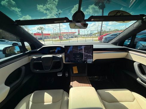 Used 2023 Tesla Model X image 24