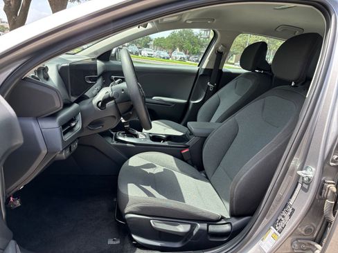 Used 2025 Kia K4 FWD image 22