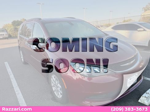 Used 2021 Chrysler Voyager Lxi image 1
