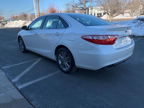Used 2016 Toyota Camry SE image 5