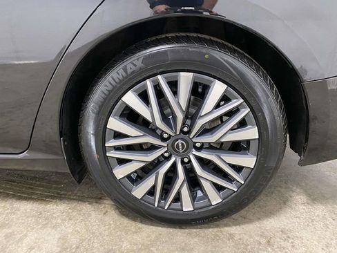 Used 2024 Nissan Altima 2.5 SV image 7