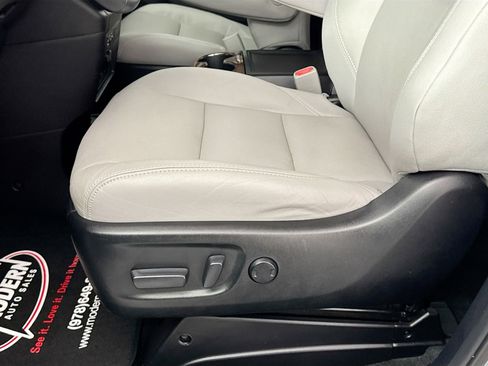 Used 2017 Toyota Sienna Limited Premium image 17