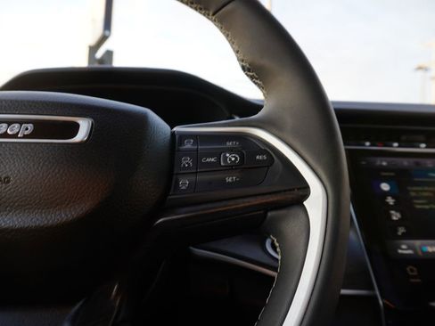 Used 2022 Jeep Grand Cherokee Limited 4xe image 19