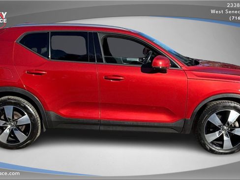 Used 2019 Volvo XC40 T5 Momentum image 4