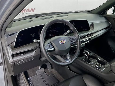 Used 2024 Cadillac XT4 Premium Luxury image 32