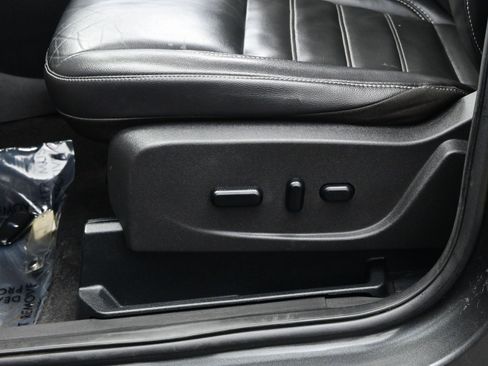 Used 2019 Ford Escape Titanium image 10