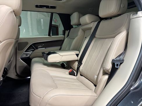 Used 2023 Land Rover Range Rover SE image 27