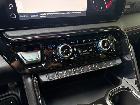 Used 2024 GMC Sierra 1500 AT4 w/ Technology Package image 39