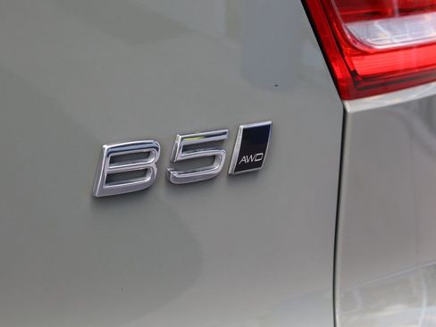 Used 2024 Volvo XC40 B5 Plus AWD/4WD image 26