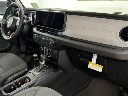 New 2025 Jeep Gladiator Sport image 23
