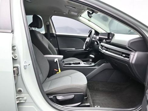 Used 2025 Kia K4 FWD image 23