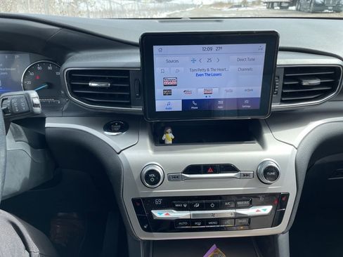 Used 2021 Ford Explorer XLT w/ Equipment Group 202A image 16