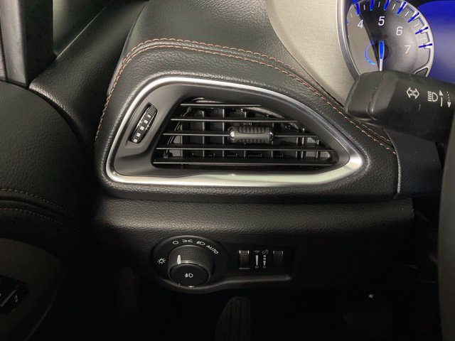 Used 2025 Chrysler Pacifica Pinnacle w/ Trailer Tow Group FWD image 26