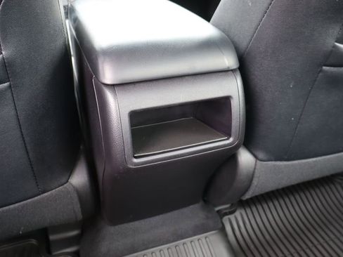 Used 2017 Toyota Camry SE image 32