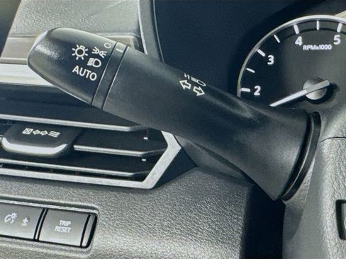Used 2025 Nissan Altima 2.5 SV FWD image 13