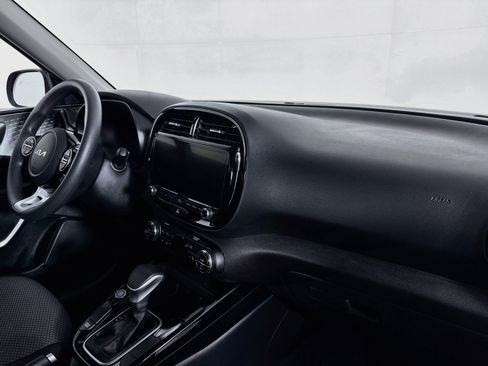 Used 2025 Kia Soul S FWD image 50
