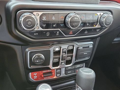 Used 2021 Jeep Gladiator Rubicon w/ LED Lighting Group AWD/4WD image 15