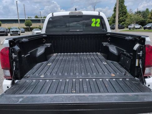 Used 2022 Toyota Tacoma SR5 RWD image 13