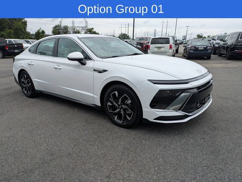 Used 2025 Hyundai Sonata SEL FWD image 2