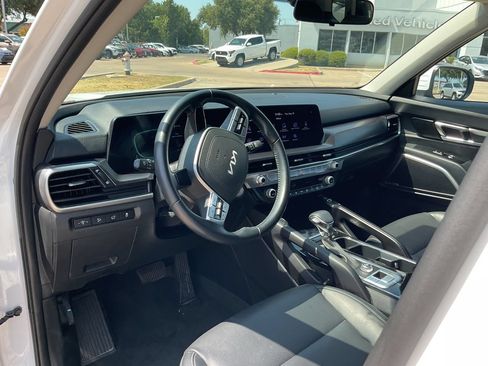 Used 2025 Kia Telluride S FWD image 10