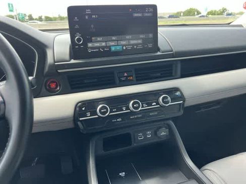 Certified 2023 Honda Pilot Touring image 18