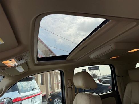 Used 2014 Chevrolet Suburban LT w/ Luxury Package image 12