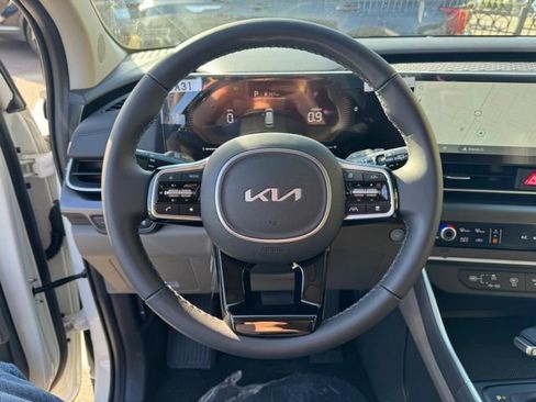 New 2026 Kia Carnival FWD image 23