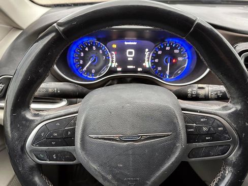 Used 2018 Chrysler Pacifica Touring-L Plus w/ Tire & Wheel Group image 16