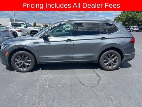 Used 2023 Volkswagen Tiguan SE FWD image 2