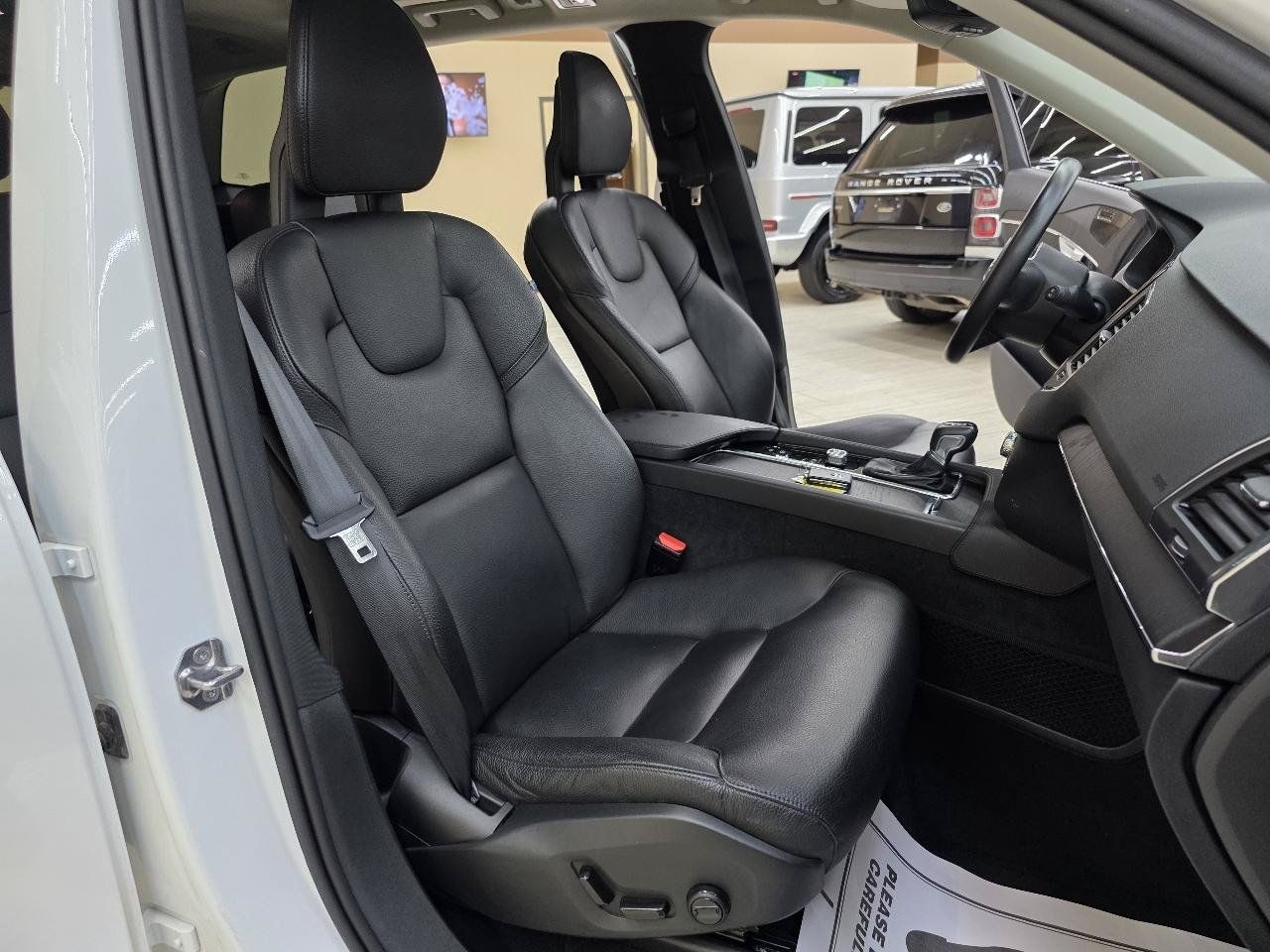 Used 2020 Volvo XC90 T6 Momentum AWD/4WD image 21