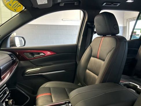 Used 2024 Chevrolet Traverse RS AWD/4WD image 34
