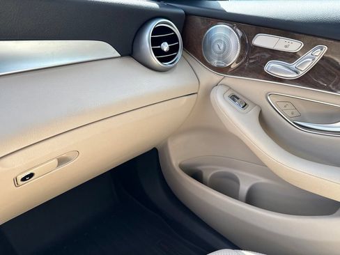 Used 2017 Mercedes-Benz GLC 300 4MATIC image 28