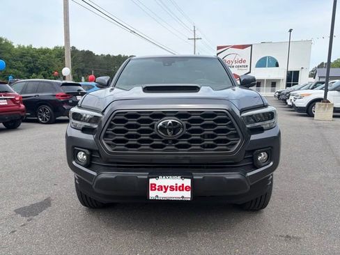Used 2022 Toyota Tacoma TRD Sport w/ TRD Premium Sport Package AWD/4WD image 4