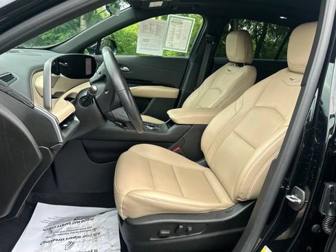 Used 2024 Cadillac XT4 Luxury w/ Cold Weather Package AWD/4WD image 20