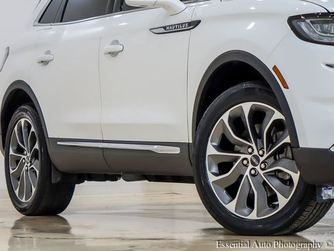 Used 2022 Lincoln Nautilus Reserve w/ Class II Trailer Tow Package AWD/4WD image 4