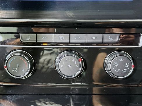 Used 2019 Volkswagen GTI SE image 18