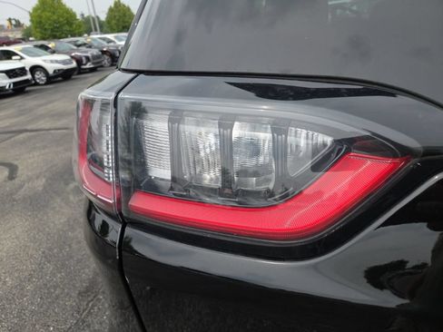 Used 2020 Jeep Cherokee Latitude Plus AWD/4WD image 10