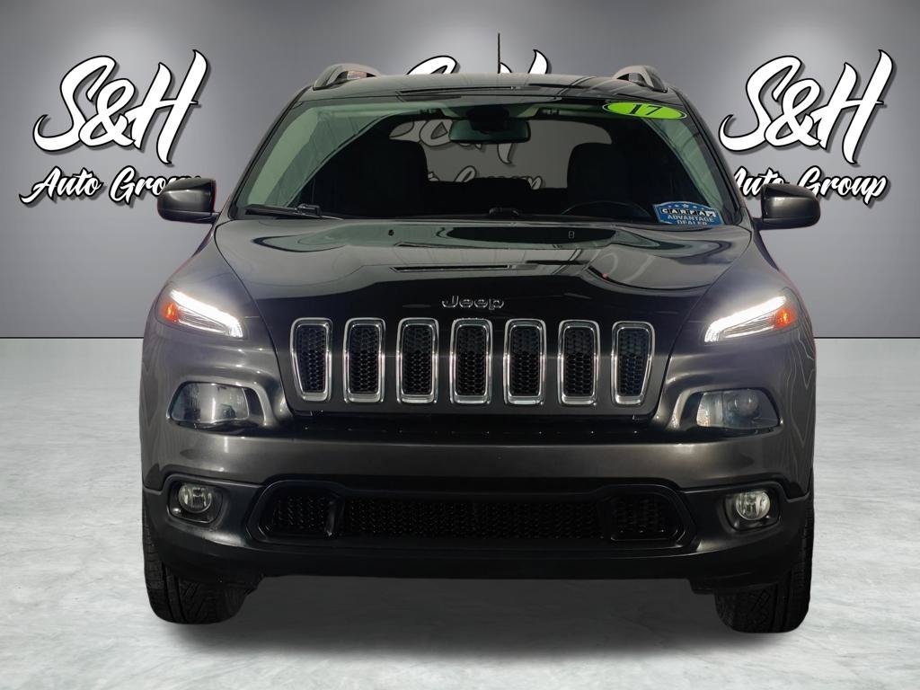 Used 2017 Jeep Cherokee Latitude w/ Cold Weather Group AWD/4WD image 18