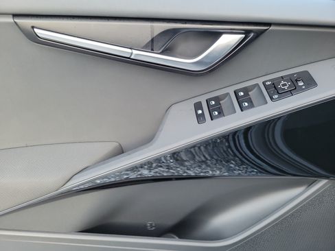 New 2026 Kia Niro EX FWD image 12