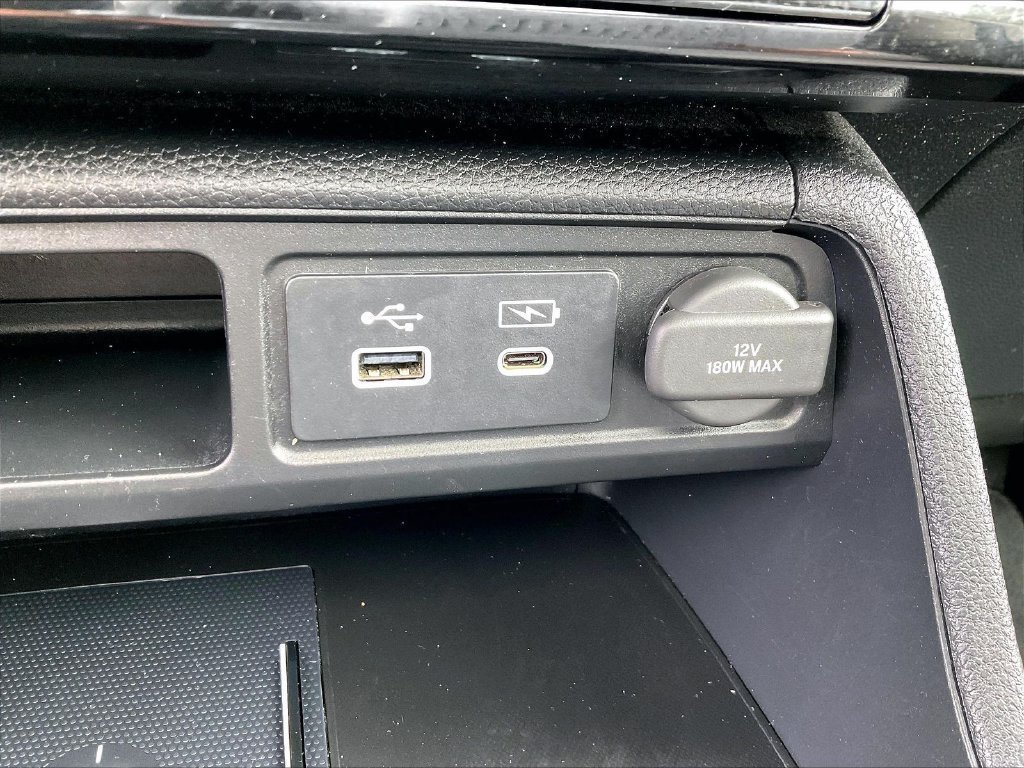 Used 2024 Honda Pilot Touring image 28