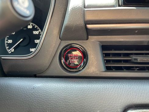 Used 2025 Honda Pilot TrailSport image 30