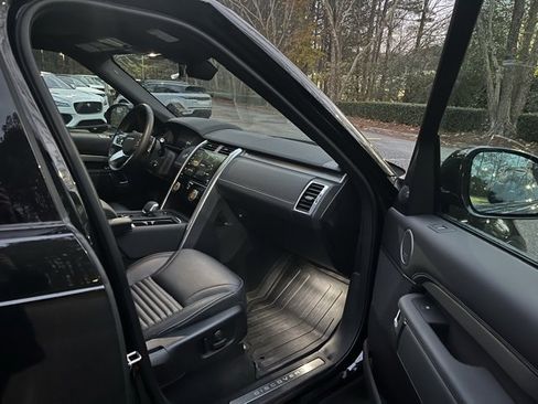 Used 2025 Land Rover Discovery Dynamic SE image 10