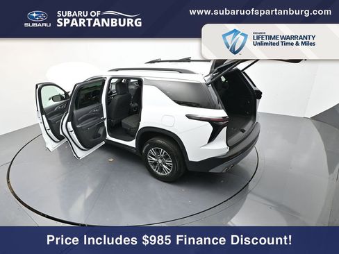 Used 2024 Chevrolet Traverse LT image 37