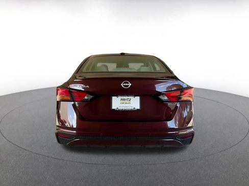 Used 2025 Nissan Altima 2.5 SV FWD image 12