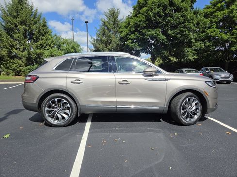 Used 2021 Lincoln Nautilus Reserve AWD/4WD image 23