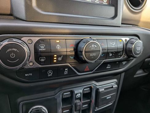 Certified 2023 Jeep Gladiator Sport image 28