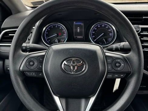 Used 2018 Toyota Camry LE image 25