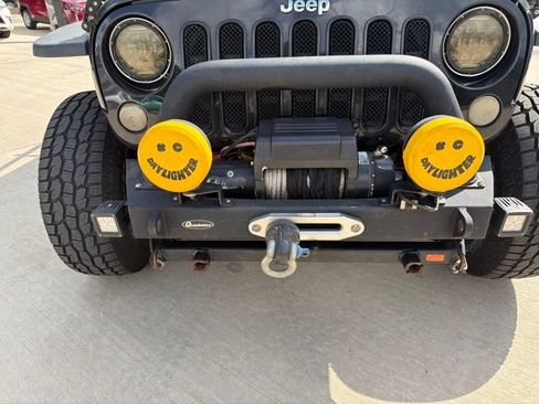 Used 2015 Jeep Wrangler Rubicon w/ Power Convenience Group AWD/4WD image 3