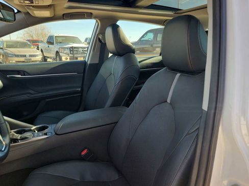 Used 2021 Toyota Camry XSE image 11